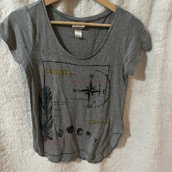 Belle Du Jour Tops - Belle du jour juniors T shirt feather and compass